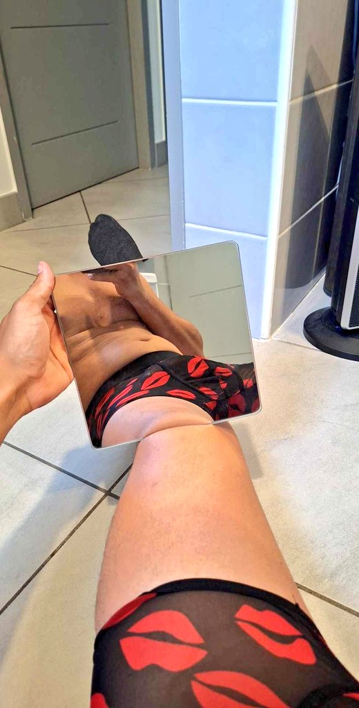 roju69x's tweet photo. Rt et viens en dm je t'envoie la photo sans caleçon 👅
Il faut être abonné pour me dm https://t.co/RizrV9Op6n