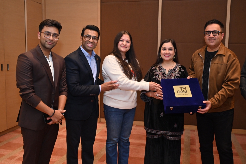 MyGoldHQ's tweet photo. 🚀 𝗔 𝗣𝗼𝘄𝗲𝗿-𝗣𝗮𝗰𝗸𝗲𝗱 𝗘𝘅𝗽𝗲𝗿𝗶𝗲𝗻𝗰𝗲 𝘄𝗶𝘁𝗵 @Ashneer_Grover ! 🌟
💡 #AshneerGrover shared groundbreaking insights on entrepreneurship and #innovation that ignited fresh perspectives. Proud to be part of this incredible event as the #AnnualSponsor 

📸 Check out some #glimpses here.

@YiLucknow @FollowCII  @samrat_marwaha @PRAKASHGAURAV 

#YiLucknow #Entrepreneurship #Inspiration #MyGold #Leadership #Events #Leaders #BusinessEvents #Businessmeetings #BlockbusterEvent #Entrepreneurs #Conversation #Lucknow #Startups #Indians