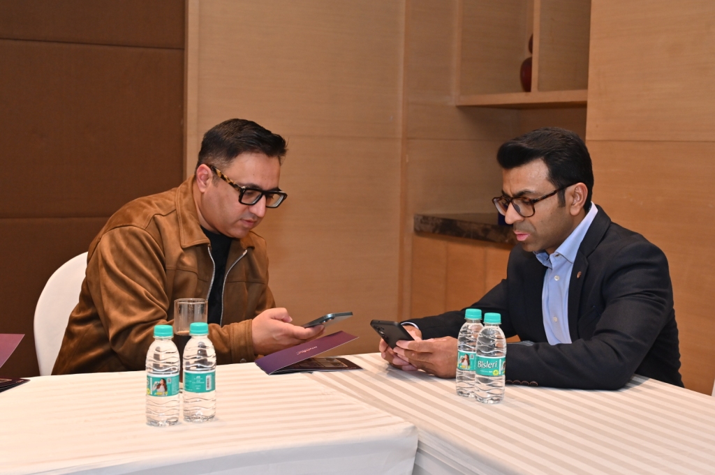 MyGoldHQ's tweet photo. 🚀 𝗔 𝗣𝗼𝘄𝗲𝗿-𝗣𝗮𝗰𝗸𝗲𝗱 𝗘𝘅𝗽𝗲𝗿𝗶𝗲𝗻𝗰𝗲 𝘄𝗶𝘁𝗵 @Ashneer_Grover ! 🌟
💡 #AshneerGrover shared groundbreaking insights on entrepreneurship and #innovation that ignited fresh perspectives. Proud to be part of this incredible event as the #AnnualSponsor 

📸 Check out some #glimpses here.

@YiLucknow @FollowCII  @samrat_marwaha @PRAKASHGAURAV 

#YiLucknow #Entrepreneurship #Inspiration #MyGold #Leadership #Events #Leaders #BusinessEvents #Businessmeetings #BlockbusterEvent #Entrepreneurs #Conversation #Lucknow #Startups #Indians