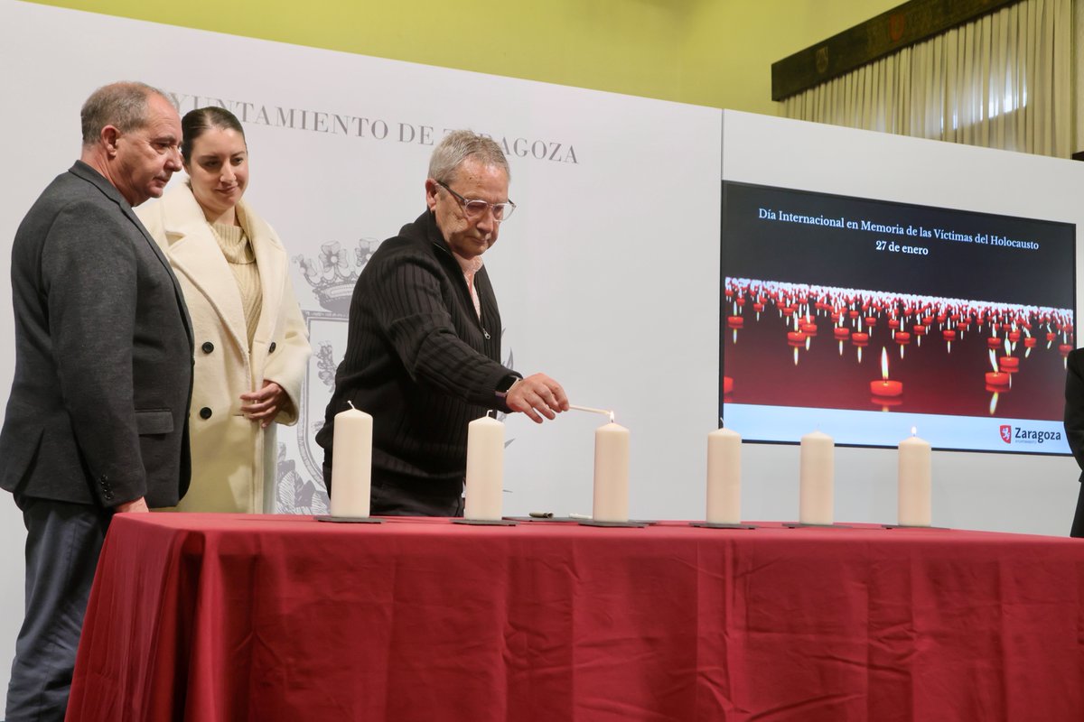 El presidente de <a href="/somosatades/">ATADES</a>, Antonio Rodríguez; la vicepresidenta, Susana Álvarez; y el gerente, <a href="/farrizab/">Felix Arrizabalaga</a>, han participado en el acto de homenaje a las víctimas del Holocausto con motivo del 80 aniversario de la liberación de Auschwitz – Birkenau.

atades.org/atades-partici…