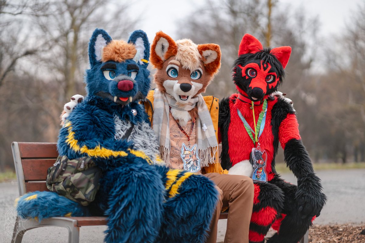 Walk with open eyes - you might spot someone you know.

#fury #fursuiteveryday 
#fursuit #fursuiters 

/w <a href="/IcanFox/">IcanFox</a>
/w <a href="/FlupVolta/">Flup ⪢</a>
📍 Flufficí Outing Praha
(my)🪡 @vino_studios
📸 <a href="/vlaaacek/">VlaceK</a>
