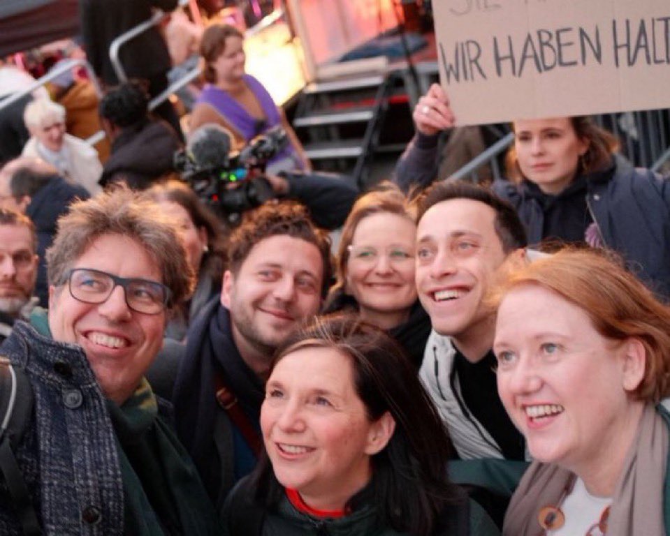 Michelin19681's tweet photo. #habecksteuer, #Gelbhaar, #Selfiegate:
Läuft bei Grün. https://t.co/JvfcrSzdFt