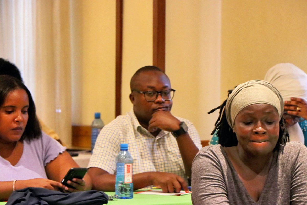 ruth keah (@ruthkeah) on Twitter photo Mary Mwendwa an investigative journalist of many years and editor at Talk Africa , taking through journalists and human rights defenders on TFGBV and different online forms where such acts are committed. <a href="/AMWIK/">Association of Media Women in Kenya</a> <a href="/marymwendwa/">mary mwendwa</a> #TFGBV #Mombasa Mary Mwendwa an investigative journalist of many years and editor at Talk Africa , taking through journalists and human rights defenders on TFGBV and different online forms where such acts are committed. <a href="/AMWIK/">Association of Media Women in Kenya</a> <a href="/marymwendwa/">mary mwendwa</a> #TFGBV #Mombasa