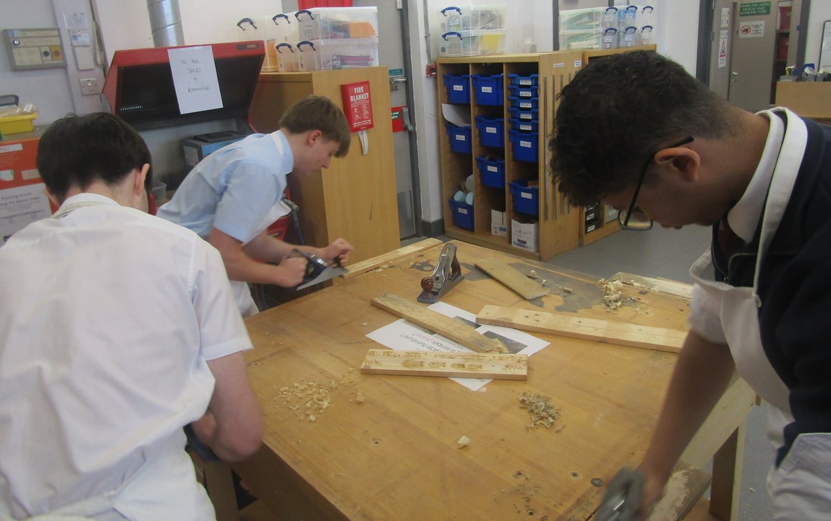 AKSDesignTech's tweet image. We enjoyed a bustling practical introduction on Friday with Yr12 @AKSSchool @AKSSixthForm considering skills to benefit future life ...including use of a selection of workshop hand tools for constructing, fixing, maintenance & upcycling 🛠️💡  💪