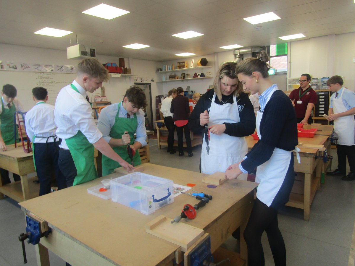 AKSDesignTech's tweet image. We enjoyed a bustling practical introduction on Friday with Yr12 @AKSSchool @AKSSixthForm considering skills to benefit future life ...including use of a selection of workshop hand tools for constructing, fixing, maintenance & upcycling 🛠️💡  💪
