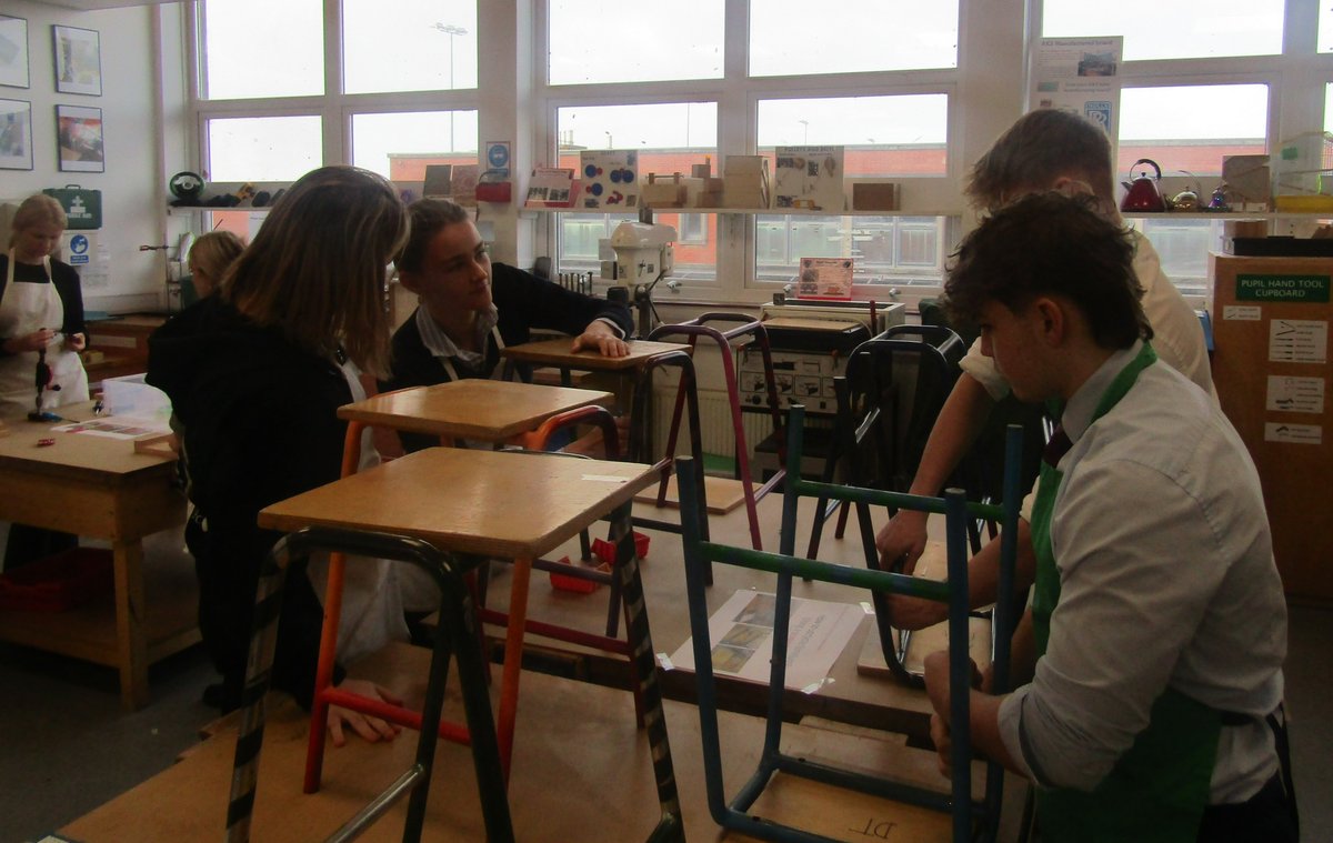 AKSDesignTech's tweet image. We enjoyed a bustling practical introduction on Friday with Yr12 @AKSSchool @AKSSixthForm considering skills to benefit future life ...including use of a selection of workshop hand tools for constructing, fixing, maintenance & upcycling 🛠️💡  💪
