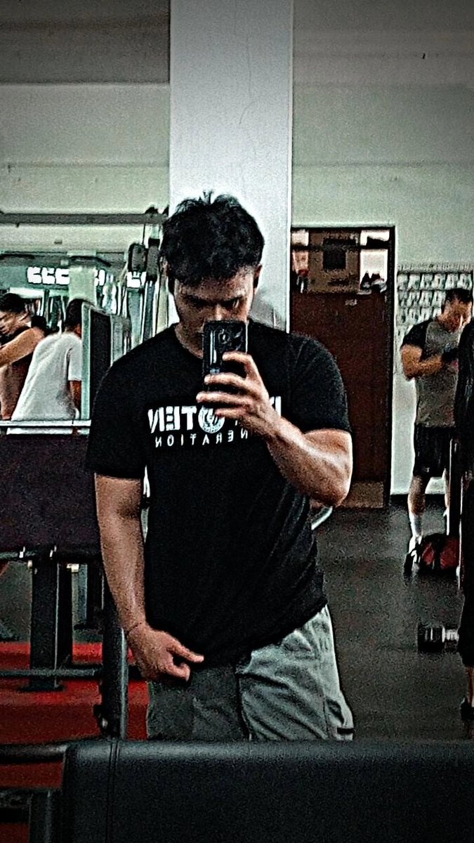 Doomi__02's tweet photo. Abis ngegym enak nya mandi bareng😋 https://t.co/IyNsZ1wzyB