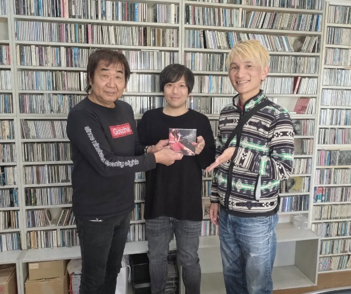 tgroovemusic's tweet photo. DJ Bobbyこと木河淳さんの番組「新・流行音楽堂」のコーナー"流行レコメン堂"にT-GROOVEとGEORGE KANOで出演させていただきました。各地AMラジオ7局ネットで放送となります。お楽しみに！

詳細は→ https://t.co/FqR0iermlY

#新流行音楽 #TGROOVE #GEORGEKANO #MidnightLady https://t.co/KQUkCSpRae