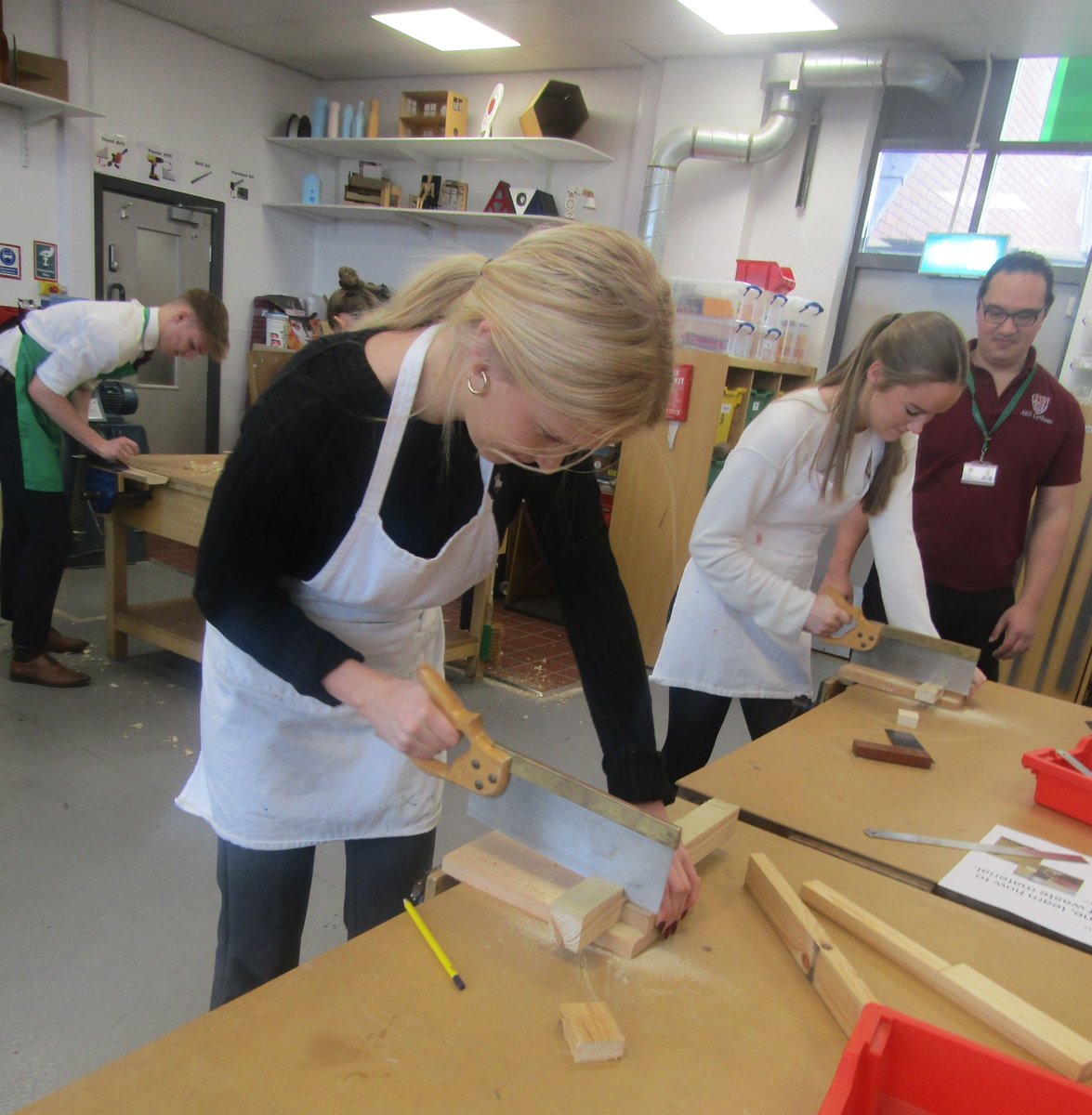 AKSDesignTech's tweet image. We enjoyed a bustling practical introduction on Friday with Yr12 @AKSSchool @AKSSixthForm considering skills to benefit future life ...including use of a selection of workshop hand tools for constructing, fixing, maintenance & upcycling 🛠️💡  💪