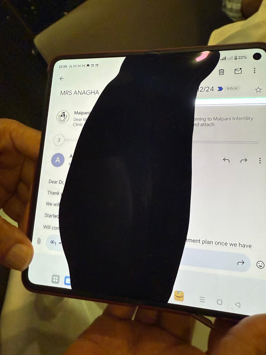 malpani's tweet photo. The #OnePlus scam !
The screen of my 4 month old Rs 1.3 lakhs OnePlus Open started blacking out .They picked it up after 20 days. I  got a call today from the Service Centre saying they will charge me Rs 60000 for repairing the screen claiming I caused it to crack ! Crooks ! https://t.co/M3yFt9aeTp