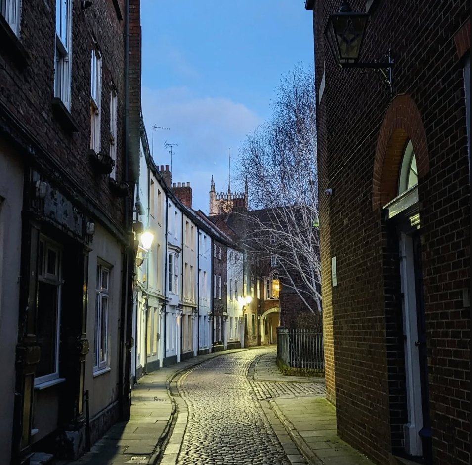 HULLwhatson's tweet photo. Prince St, taken by @qabiaaa 💡
#hull #oldtown #princest https://t.co/ckUhc3GSQI