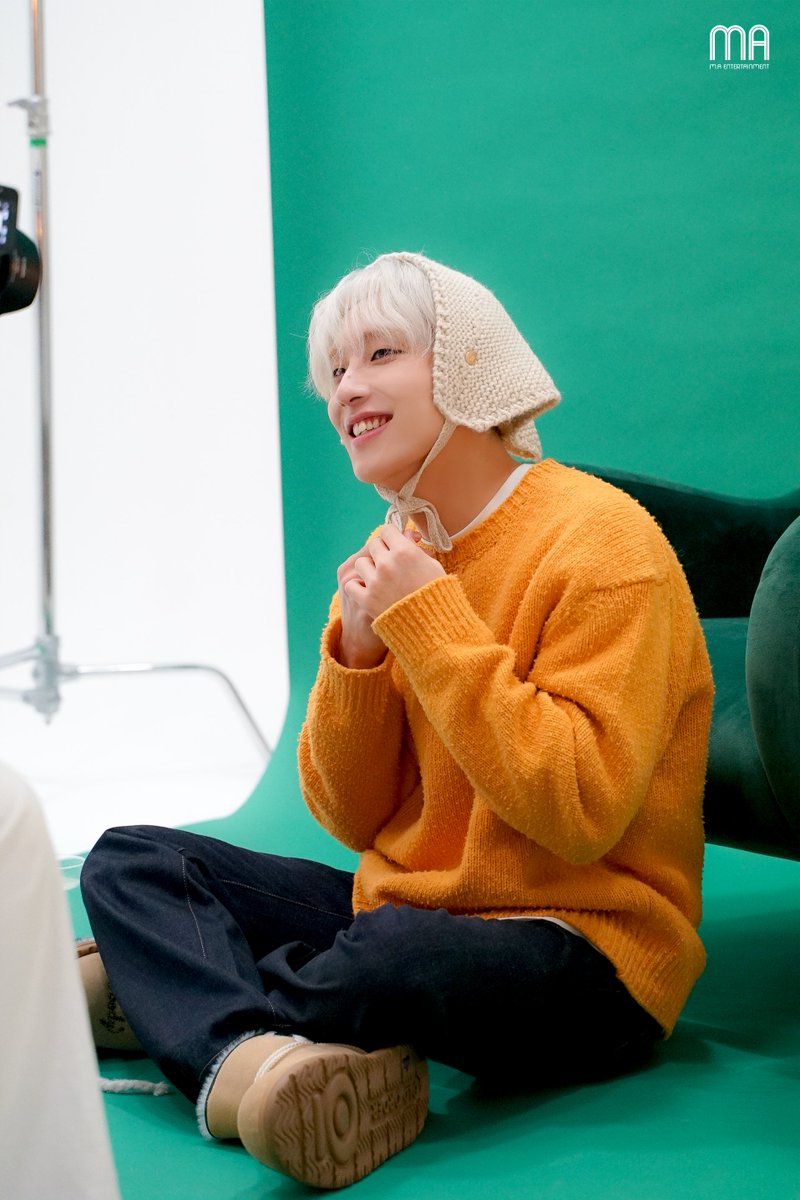 [📮]
포스트를 낉여오걸아
당장 포스트를 낉여오라하지않았느냐

🔗 bjym.bstage.in/contents/67909…

#BANG_JUNG_YOO_MOON
#방용국 #정대현 #유영재 #문종업
#Christmas_With_You
