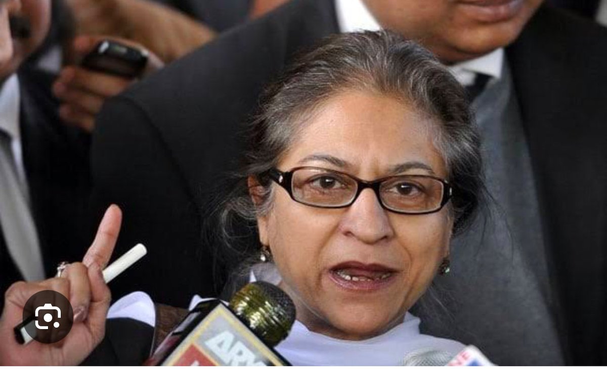 On her birth anniversary, we remember Asma Jahangir—an icon of courage, justice, and unwavering commitment to human rights in Pakistan. Her fearless voice for the marginalized echoes to this day. Forever an inspiration. 
Rest in power. #HumanRightsChampion ⁦⁦