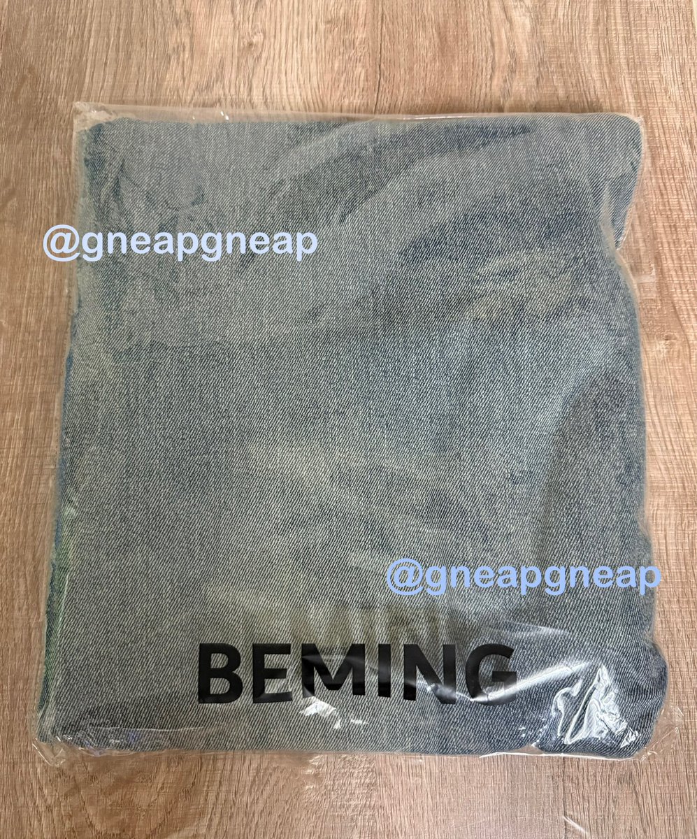 gneapgneap's tweet photo. 🎀 กางเกงยีนส์ Beming.BKK ทรงกระบอกใหญ่ Size L เอว28-29 สีคลาสสิค

ซื้อมาซ้ำ แกะออกดู1ครั้งแล้วสีมันคล้ายที่มีอยู่ ยังไม่เคยลองนะคะ ป้ายอยู่ครบ

💙 ขาย 380 บาท 📮 ส่งฟรี

#โล๊ะตู้เสื้อผ้า #ส่งต่อเสื้อผ้า #bemingbkk #กางเกงยีนส์ #ของดีบอกต่อ #ใช้ดีบอกต่อ #stylistshop #เสื้อผ้าy2k https://t.co/mClQHDGXIo