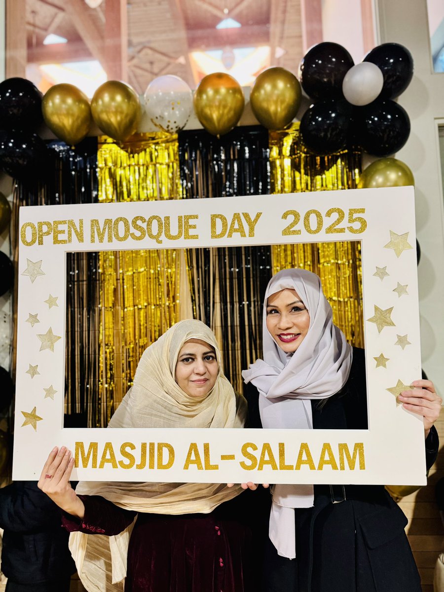 doriswk_mah's tweet photo. Had an amazing first experience learning about how a hijab is worn at Open Mosque Day at @BurnabyMosque. 
Grateful for the warm hospitality and insightful conversations. Looking forward to more experiences like this! #OpenMosqueDay https://t.co/qCDT35Pzkw