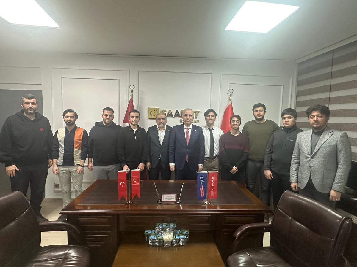 GencUskudar's tweet photo. Ocak Ayı Divanımıza katılım sağlayan İstanbul Milletvekilimiz Sayın Mustafa Kaya Başkanımıza katılımları ve hoş sohbetlerinden dolayı teşekkür ederiz.

@AzmiMustafaKaya @hterdagi 

#üsküdar #istanbul #saadetpartisi #milligörüş #AncakSaadetleOlur https://t.co/rWYGyHgpV8