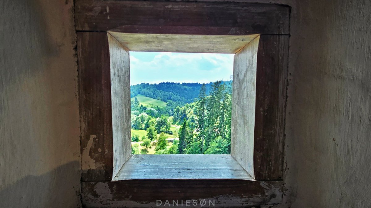 daniieson's tweet photo. Lienzo #Predjama #predjamacastle #postojna #slovenja #europe #eurotrip https://t.co/ctYyEB7106