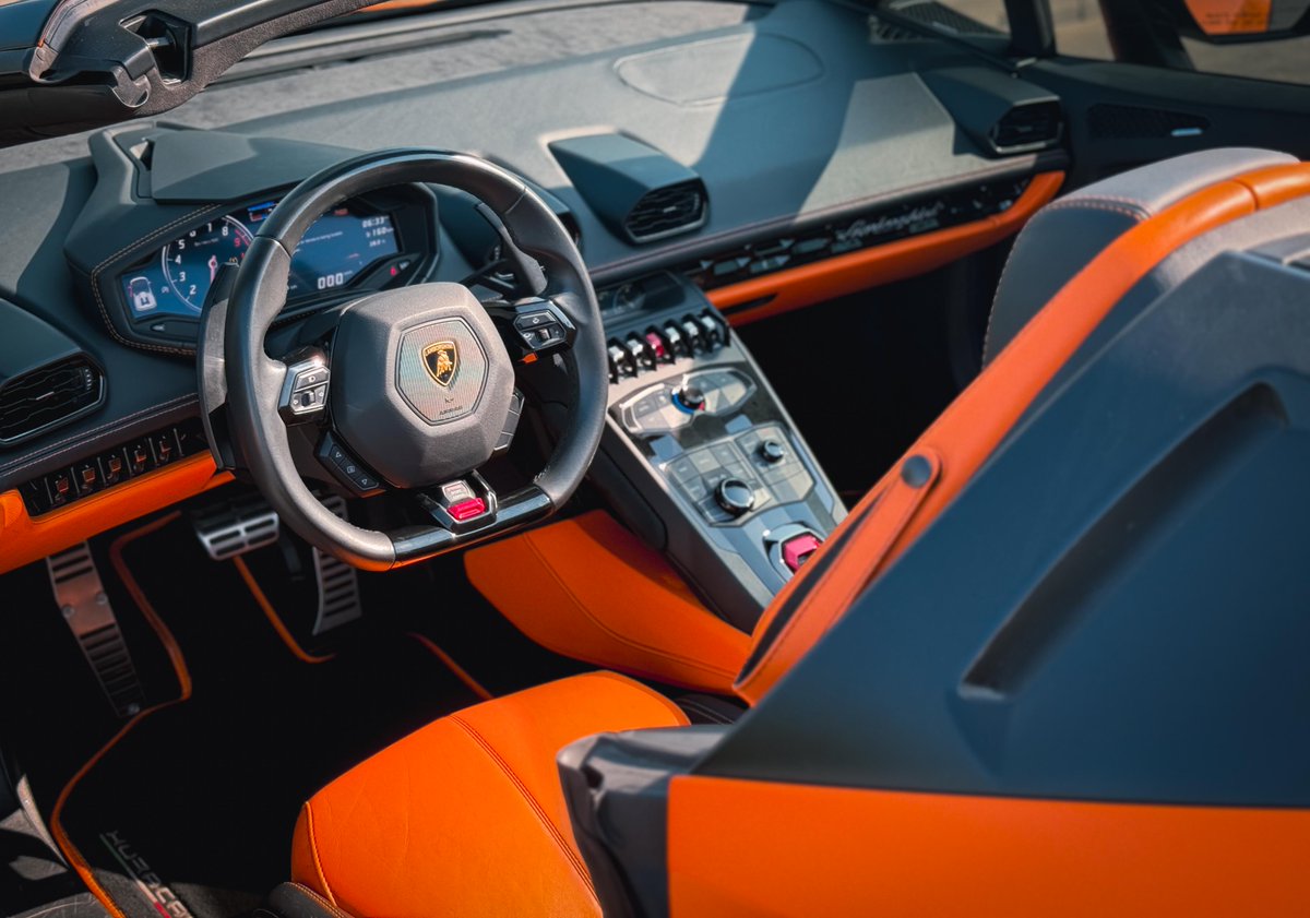 OneClickDrive's tweet image. Obsessed with this color. 🍊