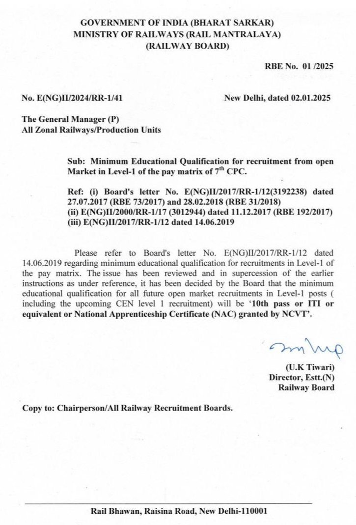 जब आपको ITI को हटाना ही था। तो पहले लागू किया ही क्यों? आपके एक नोटिस से लाखों बच्चों का भविष्य खतरे में है। श्री मान <a href="/AshwiniVaishnaw/">Ashwini Vaishnaw</a> जी, कृपया 
ग्रुप D में ITI अनिवार्य करने का कष्ट करें। 
#Iti_Qualification_In_GroupD
#RRBLevel1_Me_Technical_Post_Par_Iti_Lagu_Kro