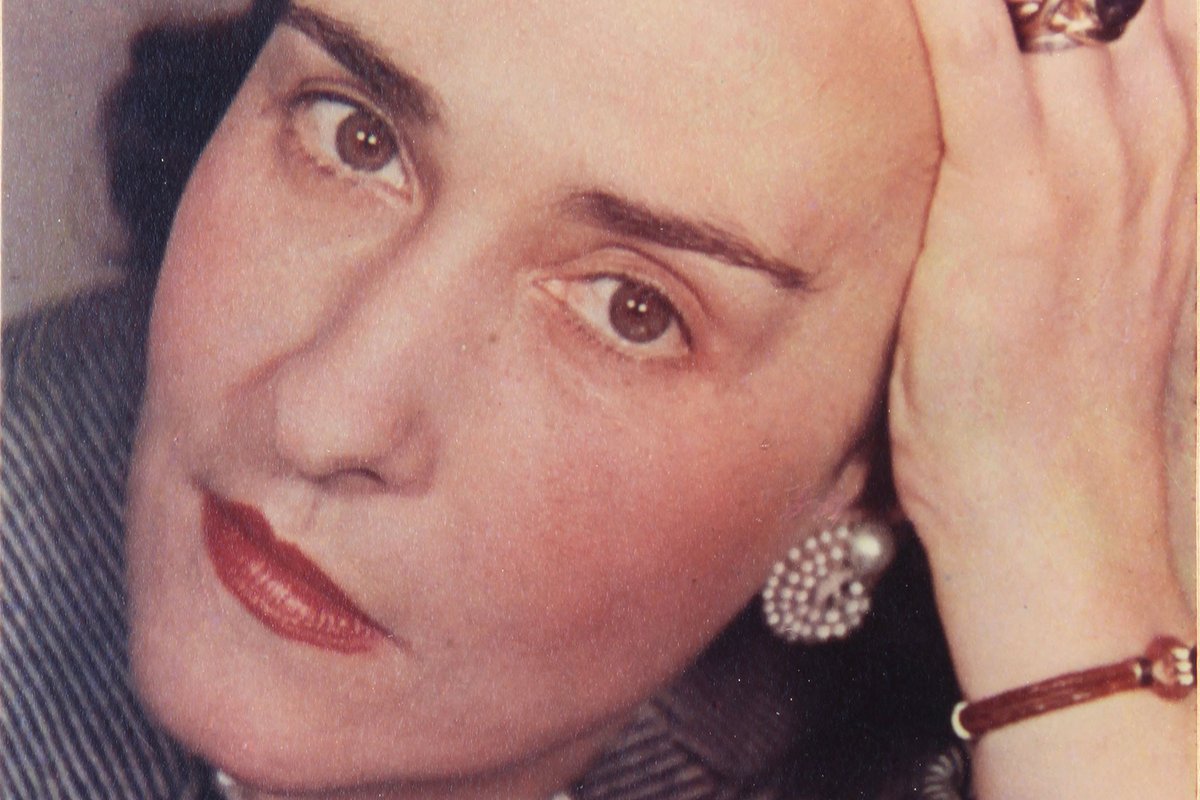 "Mi única ambición es llegar a escribir un día más o menos bien, más o menos mal, pero como una mujer."

Victoria Ocampo