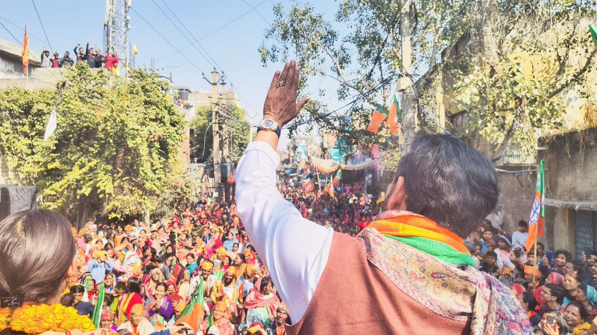 ravikishann's tweet image. मिल रहा है अपार समर्थन 
इस बार दिल्ली में जरूर होगा परिवर्तन

आज दिल्ली के वजीरपुर विधानसभा से भारतीय जनता पार्टी की प्रत्याशी श्रीमती पूनम भारद्वाज जी के समर्थन में में आयोजित जनसभा को संबोधित किया एवं भारतीय जनता पार्टी के पक्ष में अधिक से अधिक मतदान करने की अपील किया।…