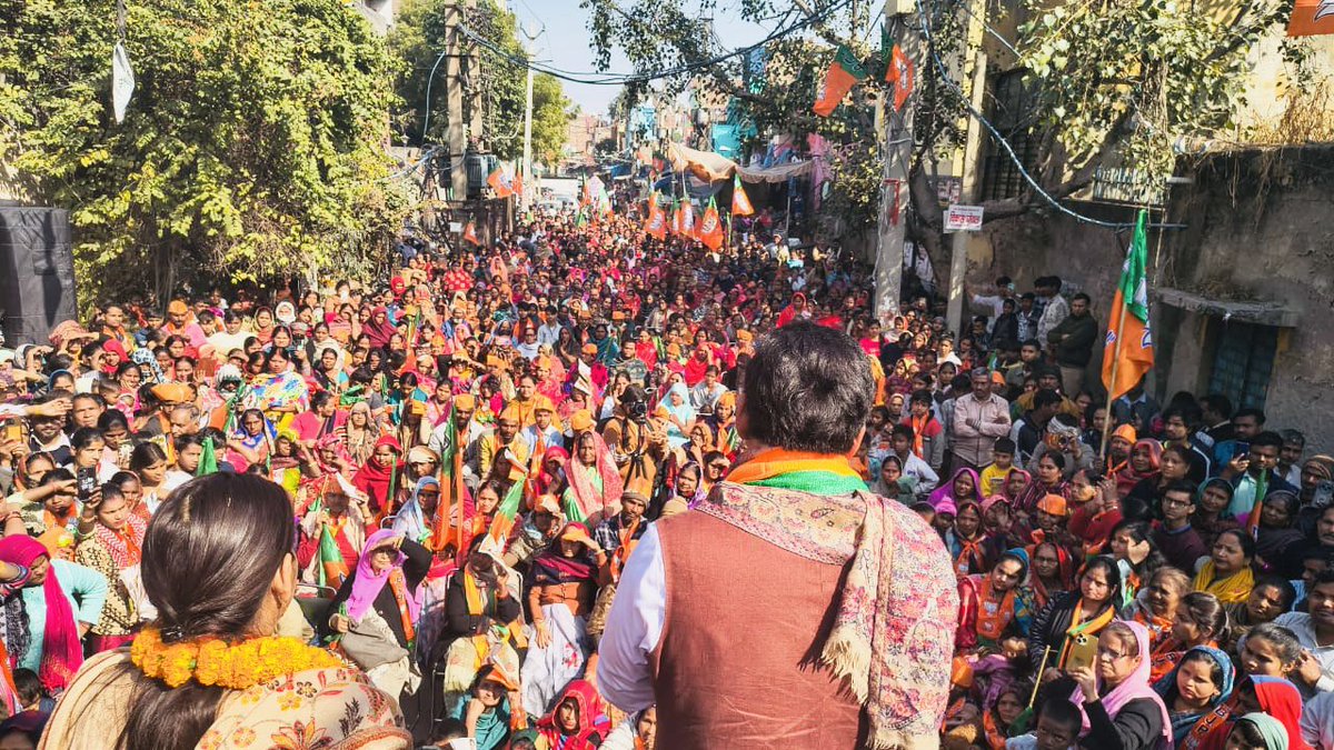 ravikishann's tweet image. मिल रहा है अपार समर्थन 
इस बार दिल्ली में जरूर होगा परिवर्तन

आज दिल्ली के वजीरपुर विधानसभा से भारतीय जनता पार्टी की प्रत्याशी श्रीमती पूनम भारद्वाज जी के समर्थन में में आयोजित जनसभा को संबोधित किया एवं भारतीय जनता पार्टी के पक्ष में अधिक से अधिक मतदान करने की अपील किया।…