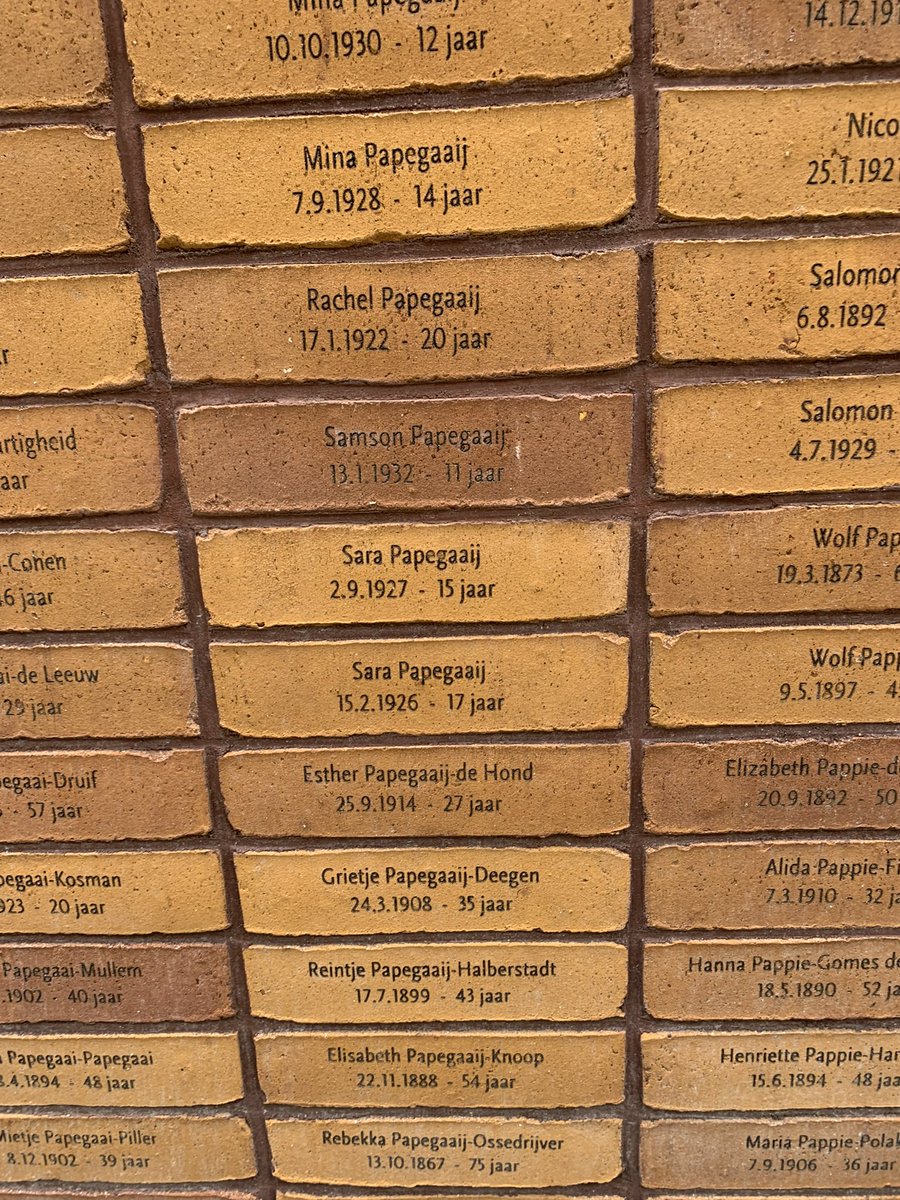 Papegaaij's tweet photo. Ik heb ze nooit gekend, maar ken hun namen en weet wie ze waren. #neverforget #NationaleHolocoustHerdenking https://t.co/ZflHnsZPqA