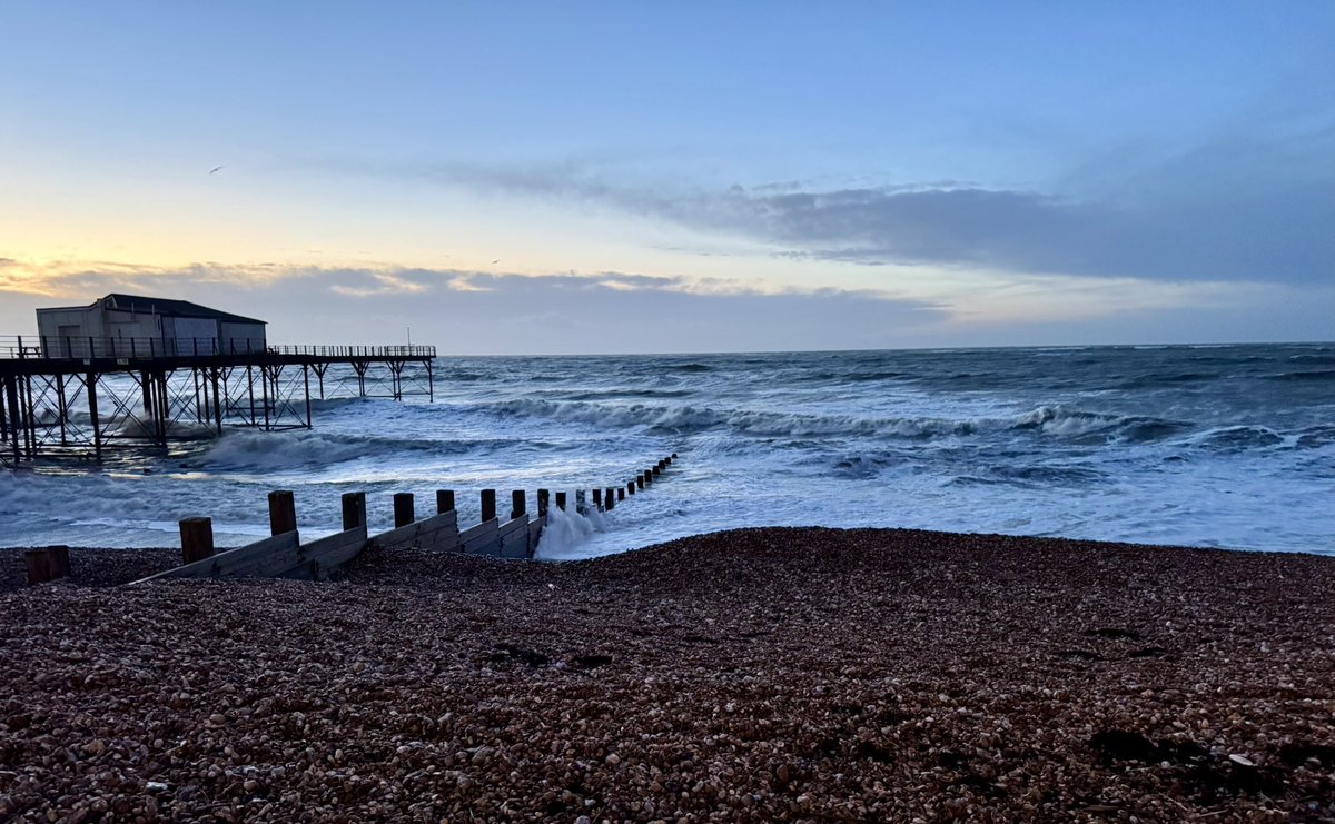 MyMusicPortal's tweet photo. The waves are still throwing themselves at the beach.
Wishing every last one of you a fantastic day. https://t.co/dgl83pi5YI