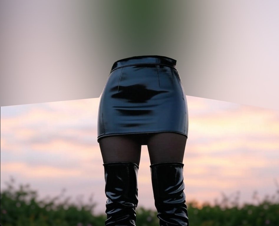 요런 레더스커트랑 부츠를 신고 이런 포즈로 찍어보고 싶은데, 부츠 구하기가 정말 어렵네요. 발만 커가지구. 😭