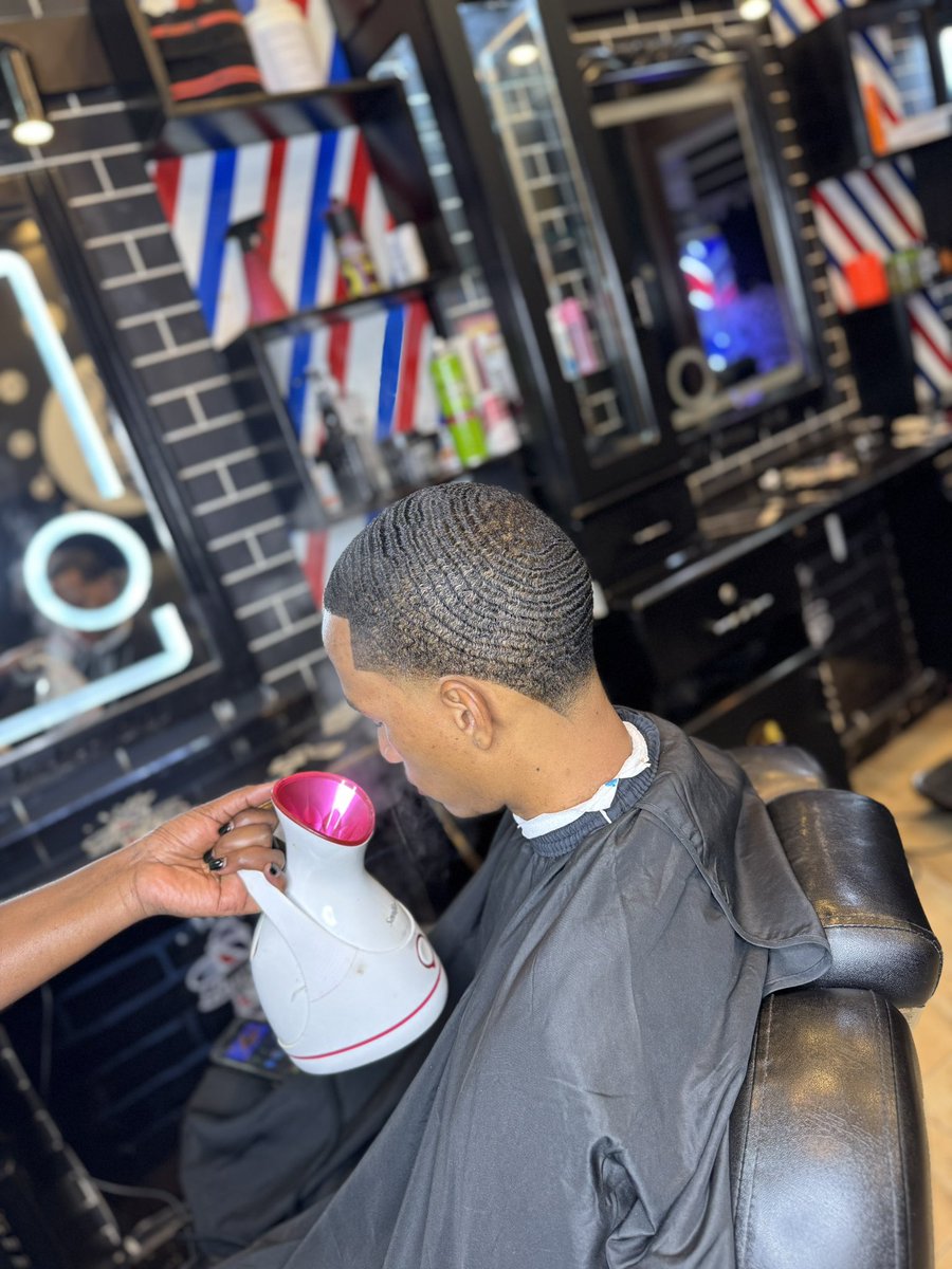 NellyBarberShop's tweet photo. Mwasuuzze mutya ba customer baffe ?? https://t.co/b8M5pGWejH