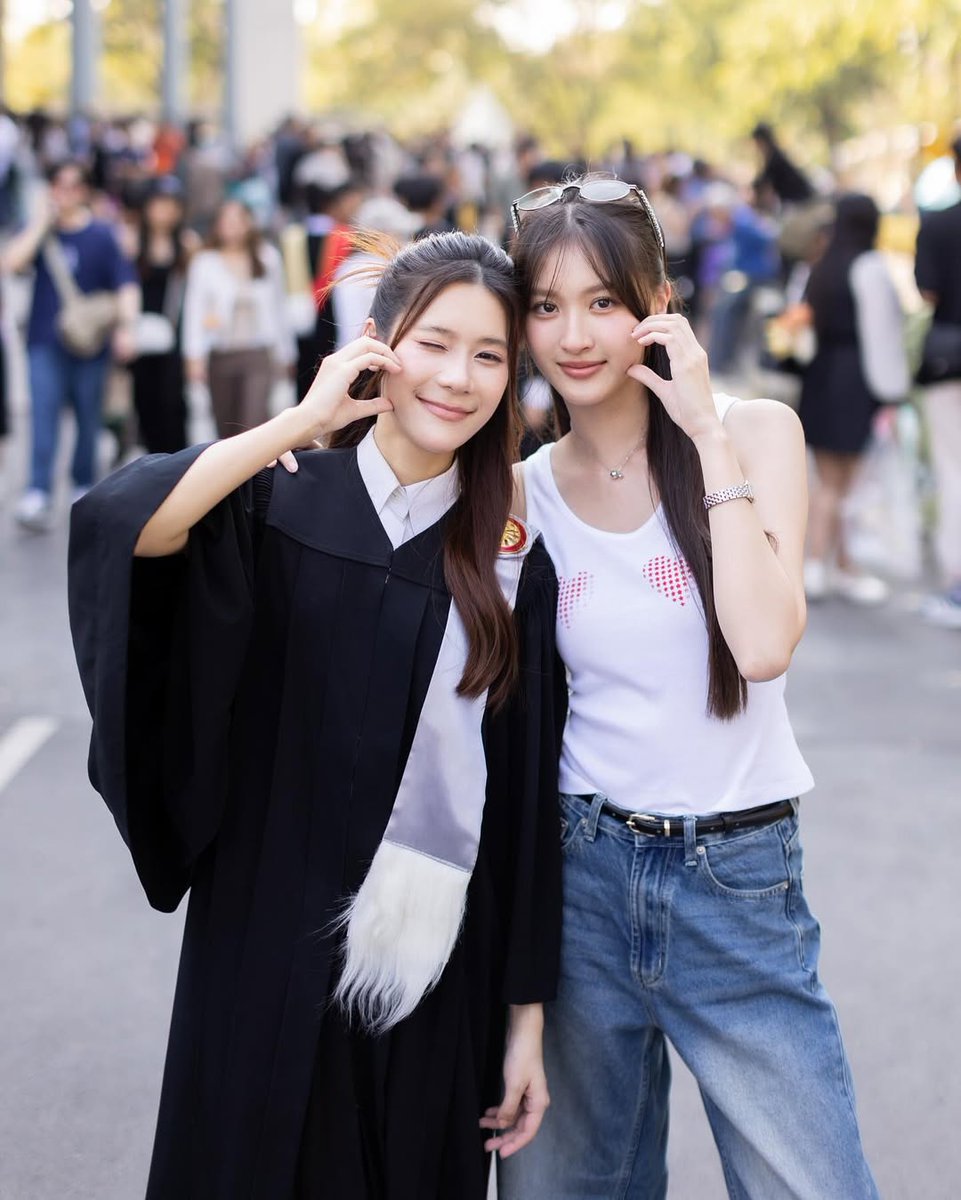 earnpypofficial's tweet photo. (🎀📸) 27012025 IG Post : gu_nut_pc
ยินดีด้วยน้าาา ☺️📸✨️
🎓 #EarnGraduation
#earnpypp_ #viewbenyapa https://t.co/R9bkIo7pFn