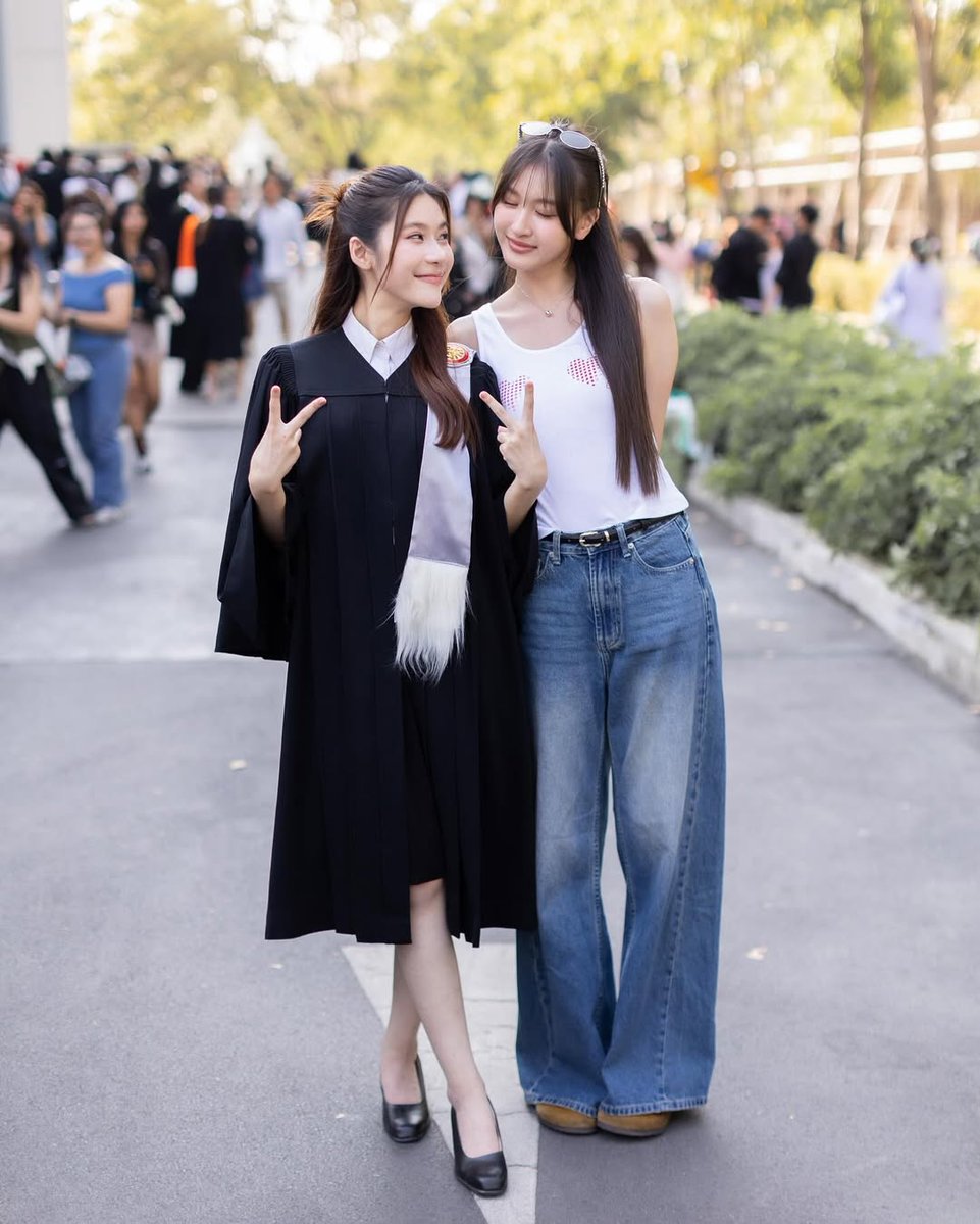 earnpypofficial's tweet photo. (🎀📸) 27012025 IG Post : gu_nut_pc
ยินดีด้วยน้าาา ☺️📸✨️
🎓 #EarnGraduation
#earnpypp_ #viewbenyapa https://t.co/R9bkIo7pFn