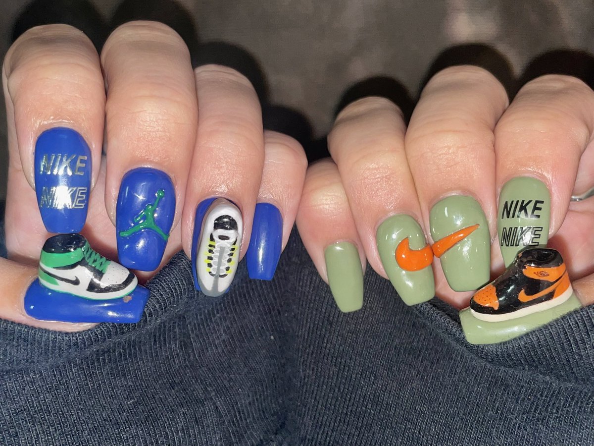 私の3Dスニーカーネイル激かわいくない？
全部フルオーダー🩶🩶🩶
生活しにくいけど可愛いは正義!