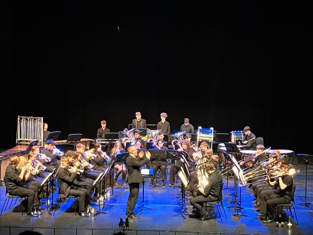 MarkBousie's tweet photo. Just a brilliant weekend at the thriving RNCM International Brass Band Festival. Large &amp; enthusiastic audiences for all the performances &amp; a great vibe around the event. A joy to be a part of. A big thanks &amp; congratulations to the artistic director @thorntoneuph. @rncmlive https://t.co/Z3fx9qsXja