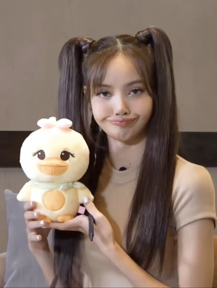 SOLARSHIIII's tweet photo. Okayyy! LISA ( Ctrl + V ) 😹
#bubbleforLLOUD #LISAxBubble https://t.co/dOjbSDKVQY