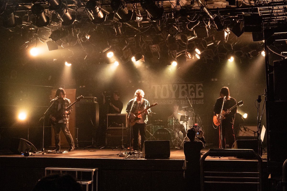 toybee ONEMAN LIVE 2025
『LOOKBACK TO THE FUTURE』
at 渋谷CLUB QUATTRO

toybee、リハーサルスタート！
満員のクアトロへ、念入りにtoybeeサウンドをチェックしていきます🎸

🎥本日18:30〜
YouTube完全無料生配信‼️
youtube.com/live/JFU83FLLI…

#toybee #toybeeワンマン