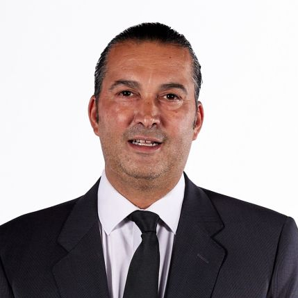 JugadaGranada's tweet photo. 🎙️ 𝕃𝔸 𝔼ℕ𝕋ℝ𝔼𝕍𝕀𝕊𝕋𝔸 𝔻𝔼 𝕃𝔸 𝕁𝕌𝔾𝔸𝔻𝔸 🎙️

🔴⚫️ El presidente del @CoviranGranada será el invitado de mañana martes en 'La Jugada de Granada'

❓ Manda tu pregunta a Óscar Fernández-Arenas respondiendo a este post o con audio al WhatsApp del 661 53 18 18 https://t.co/fZGWnM9xLO