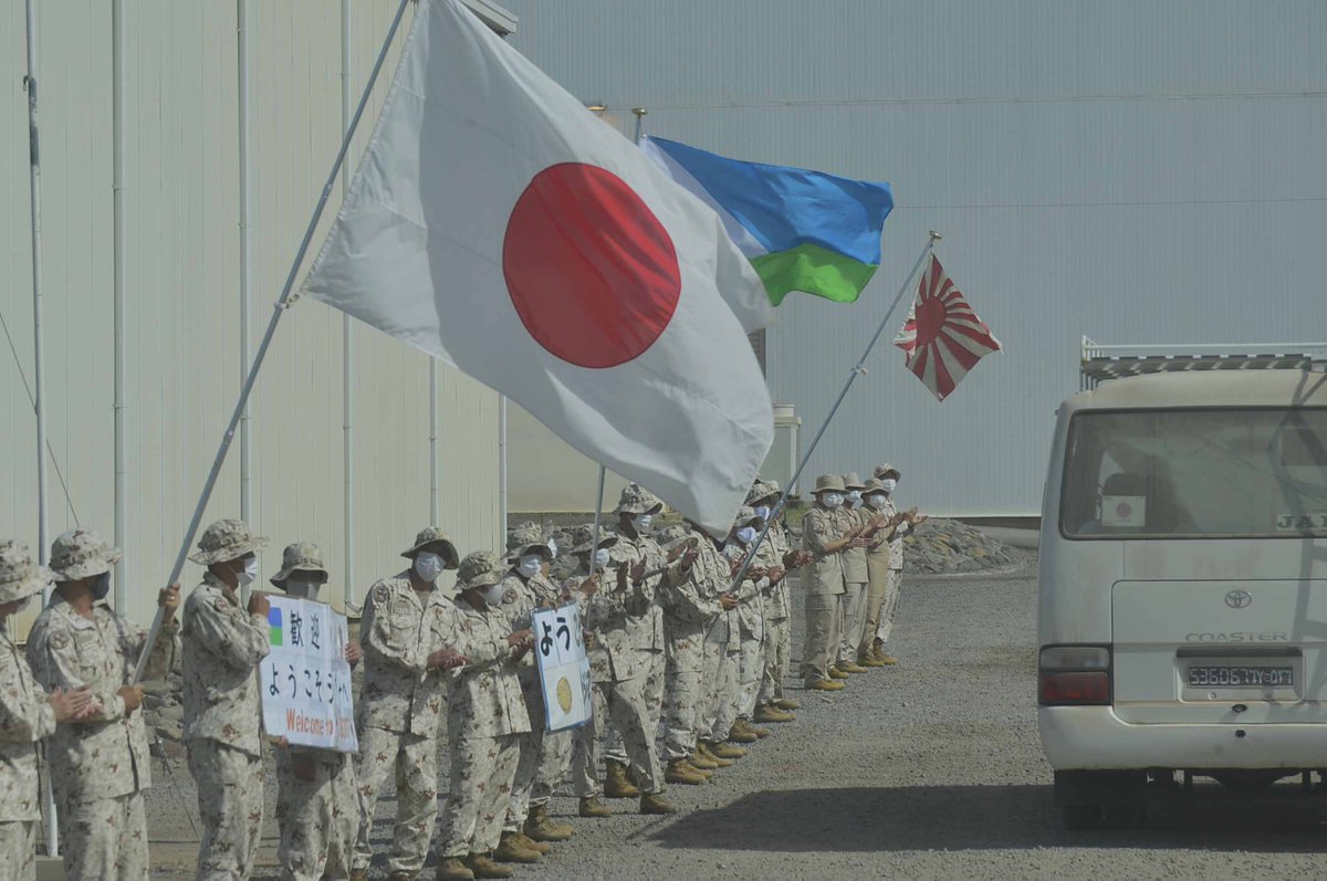 okinawa_pco's tweet photo. 本日、1月27日は #��旗制定記念日 です。
#自衛隊 は、 訓練や活動の場���国旗を掲げることで、責任と誇りを再認識しています。
これからも、国旗の下で誇り高く任務に取り組んで参ります。#沖縄地本 #自衛官 https://t.co/KbrAiHciTI