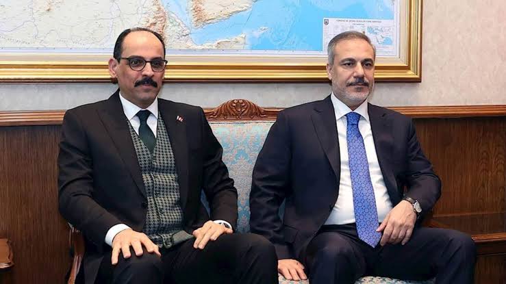 Diplomaticspro's tweet photo. 📌 Dışişleri Bakanı Hakan Fidan, Irak Cumhurbaşkanı, Başbakanı ve Savunma Bakanı ile görüştü. 

▫️ MİT Başkanı İbrahim Kalın, Suriye Geçici Hükümeti Lideri Ahmed el-Şeraa ile göriştü.

@ConflictTR
@clashreport
@ReutersWorld 
#ibrahimkalın #HakanFidan #Mit https://t.co/bsoNfh5ZSq