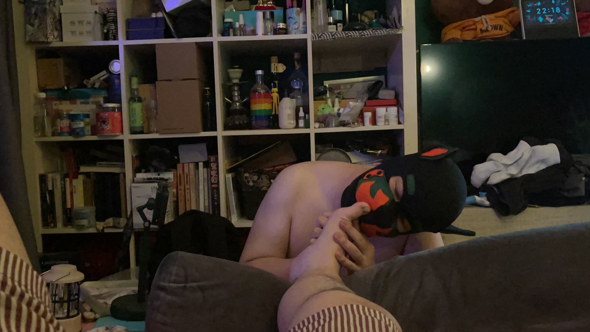 乖狗子，听话好好舔，用你的小舌头好好伺候爸爸