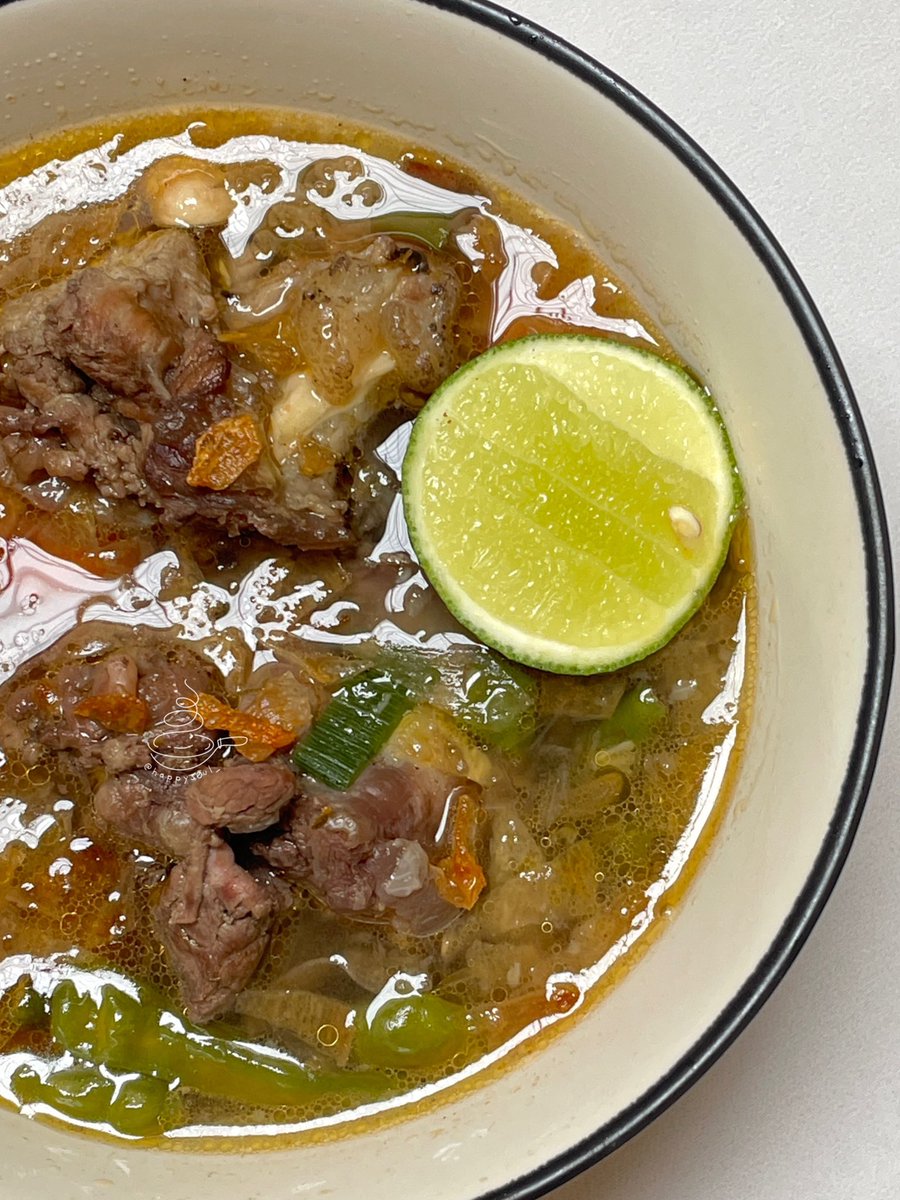happys0ul_'s tweet photo. Karena ini long weekend, jd gapapa kan baru ikutan #WeekendBerkuah 🙂↔️✌🏼. Kemaren ngeliat Kak @muandzzz & Kak @kjyngx bikin sop iga & sop daging, jd pengen ikutan bikin juga. Aku bikin ala Sop Janda pakai cabe rawit yg banyak. Kuahnya super ngaldu & berempah. Alhamdulillah💗 https://t.co/Y5PBAehUSP
