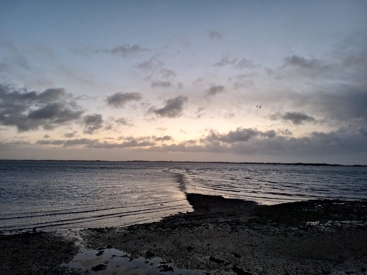 Good morning #Portsmouth 
Welcome back to our students, and here's to the new working week #MondayMotivation