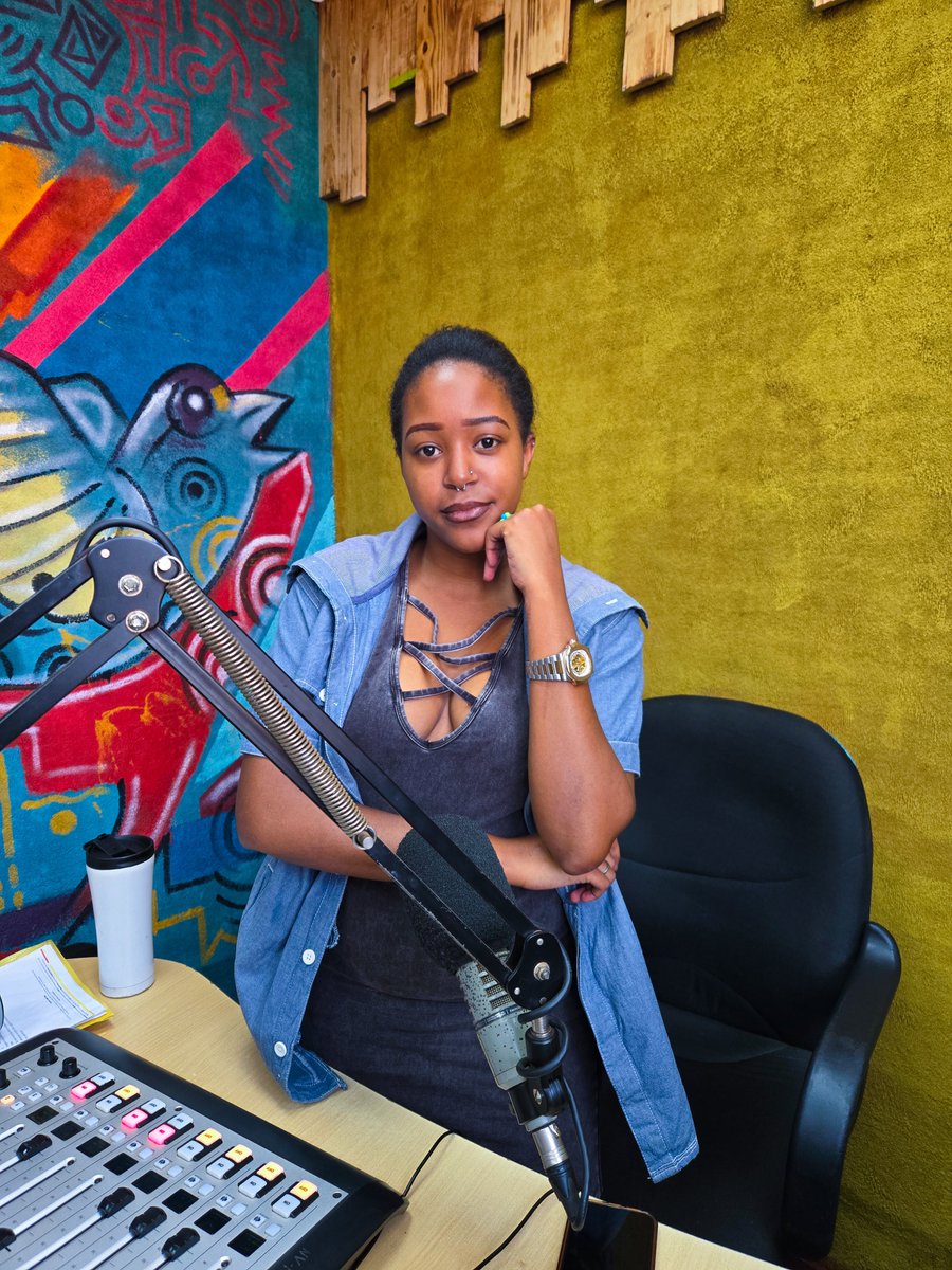 Well it’s Monday again 🥱 

#TheShuffle  #Xfm #TodaysHitMusic