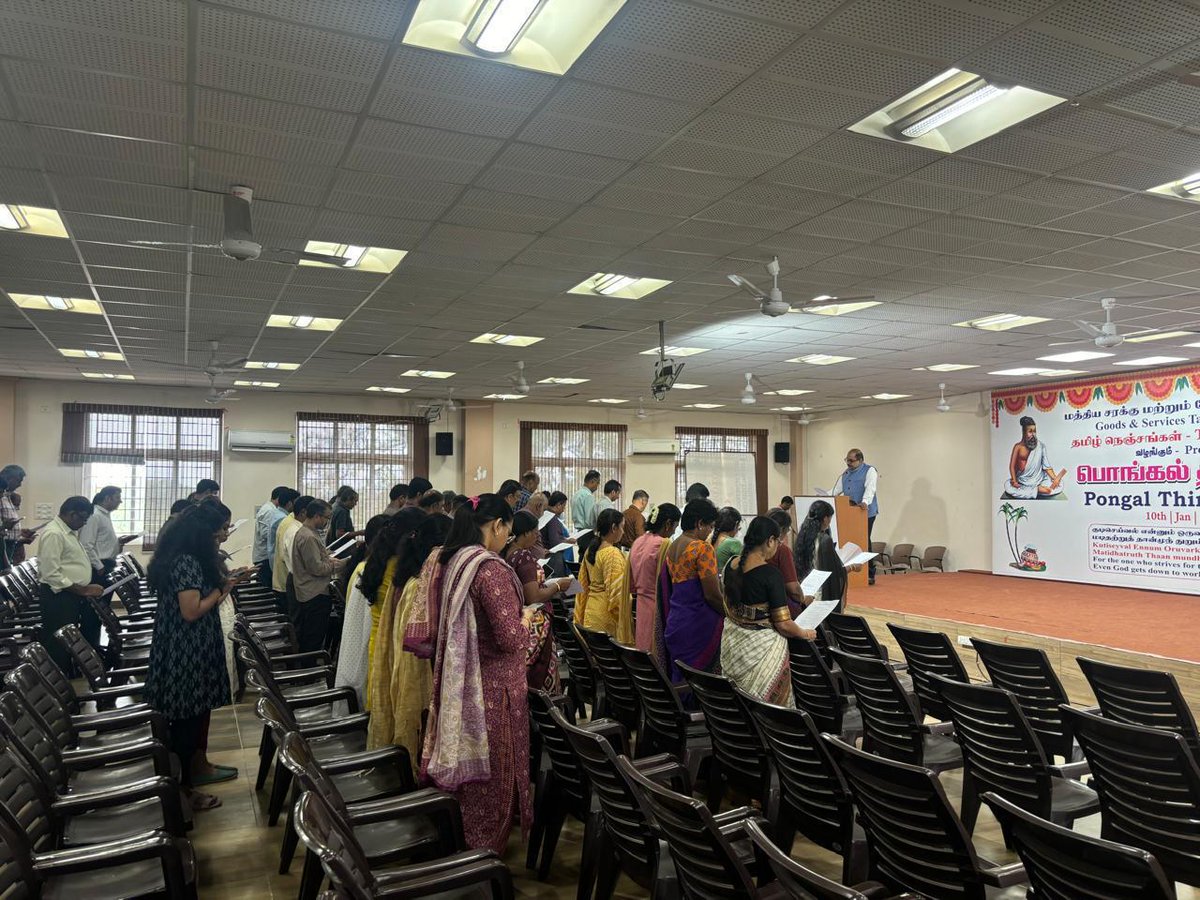 AuditCoimb73931's tweet photo. Swachhata Pakwada 2025 - Pledge taken on 16-01-25. Shri. Dinesh P. Rao Pangarkar, IRS, Pr. Commissioner GST Coimbatore administered the pledge. Smt.T.Rajashree, Addl.Commissioner, along other officers of Coimbatore Audit Commissionerate took the pledge. https://t.co/OGcILKgi0y