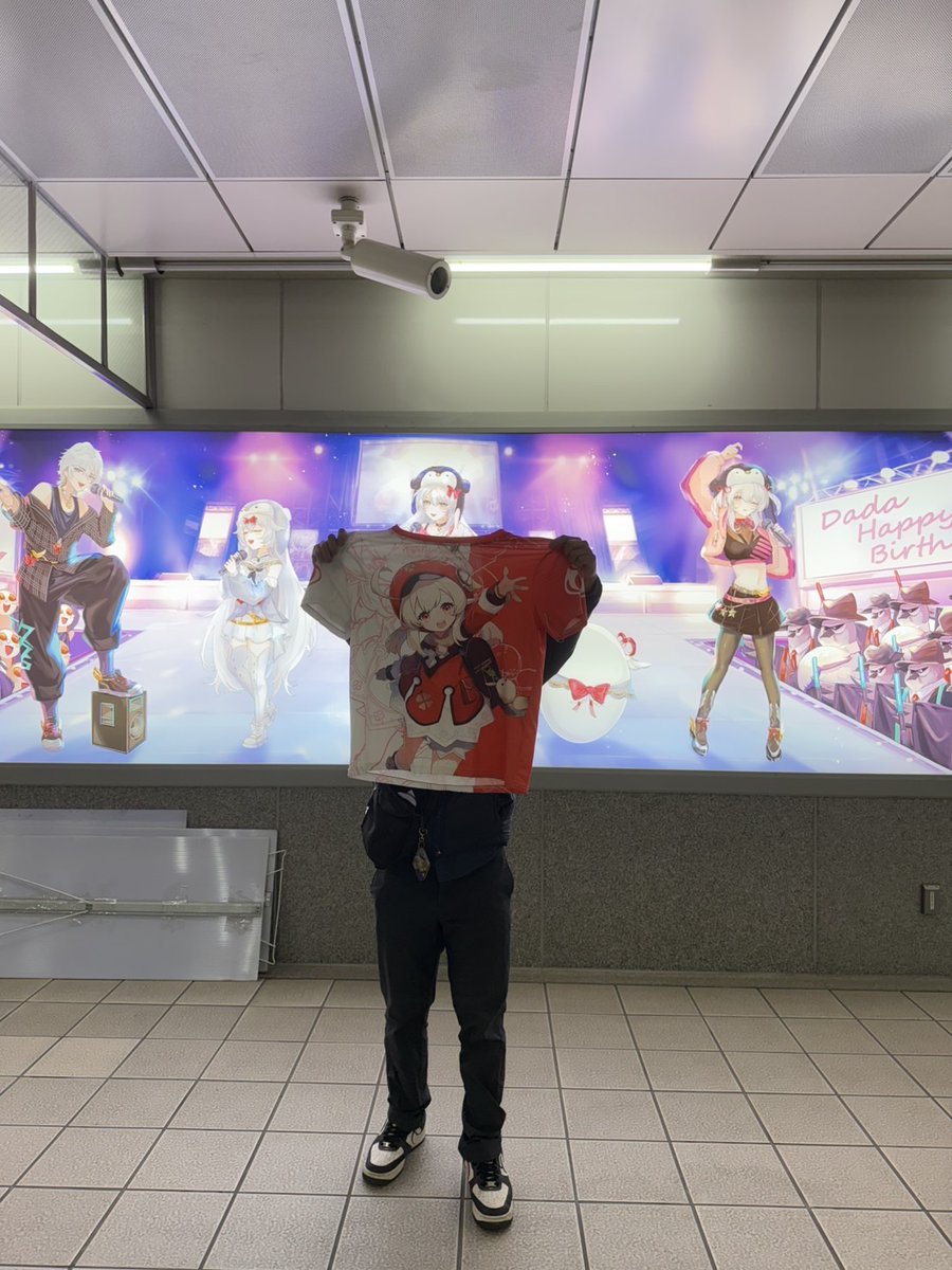 tony18385's tweet photo. 跟老妹去拍照，讓灰妲穿上可莉衣，然後補上燈箱沒有的灰妲XD

還有順便去看吉伊卡娃。
#妲看看我
#2025灰妲燈箱生誕祭 https://t.co/X2uZ5kWYyx