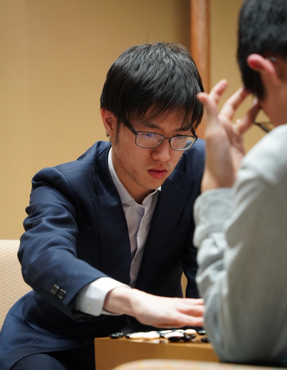 本因坊戦最終予選の好カード、許家元九段VS福岡航太朗七段は許九段が白番中押し勝ちし本戦に進みました。本因坊戦はこれで本戦メンバーが決定。16人がトーナメントで一力遼本因坊への挑戦権を争います。