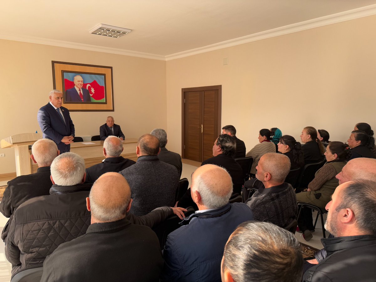 ikisahilnews's tweet photo. 🇦🇿 @Milli_Majlis|in deputatı Vüqar Rəhimzadə #Culfa rayonunun #Ərəfsə, #Milax, #Ləkətağ, #Boyəhməd, #Teyvaz və #Qazançı kəndlərindən olan seçiciləri ilə növbəti görüşlərini keçirib.
#Azərbaycan #Azerbaijan #deputat #ikisahil #görüş #rayon #milliməclis https://t.co/lo6VZ3a28c