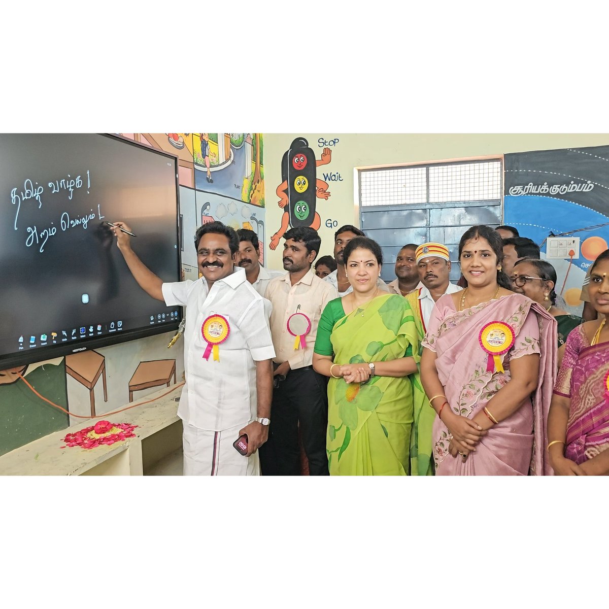EzhilarasanCvmp's tweet photo. #MLACDS நிதியிலிருந்து, தாமல் ஊராட்சி ஒன்றிய நடுநிலைப் பள்ளியில் அமைக்கப்பட்டுள்ள திறன்மிகு வகுப்பறையை (Smart Class) மாணவச் செல்வங்களின் பயன்பாட்டிற்கு திறந்து வைத்தேன்.
@CMOTamilnadu @DMKITwing @TRBRajaa
2/2 https://t.co/boWiVHxTmc