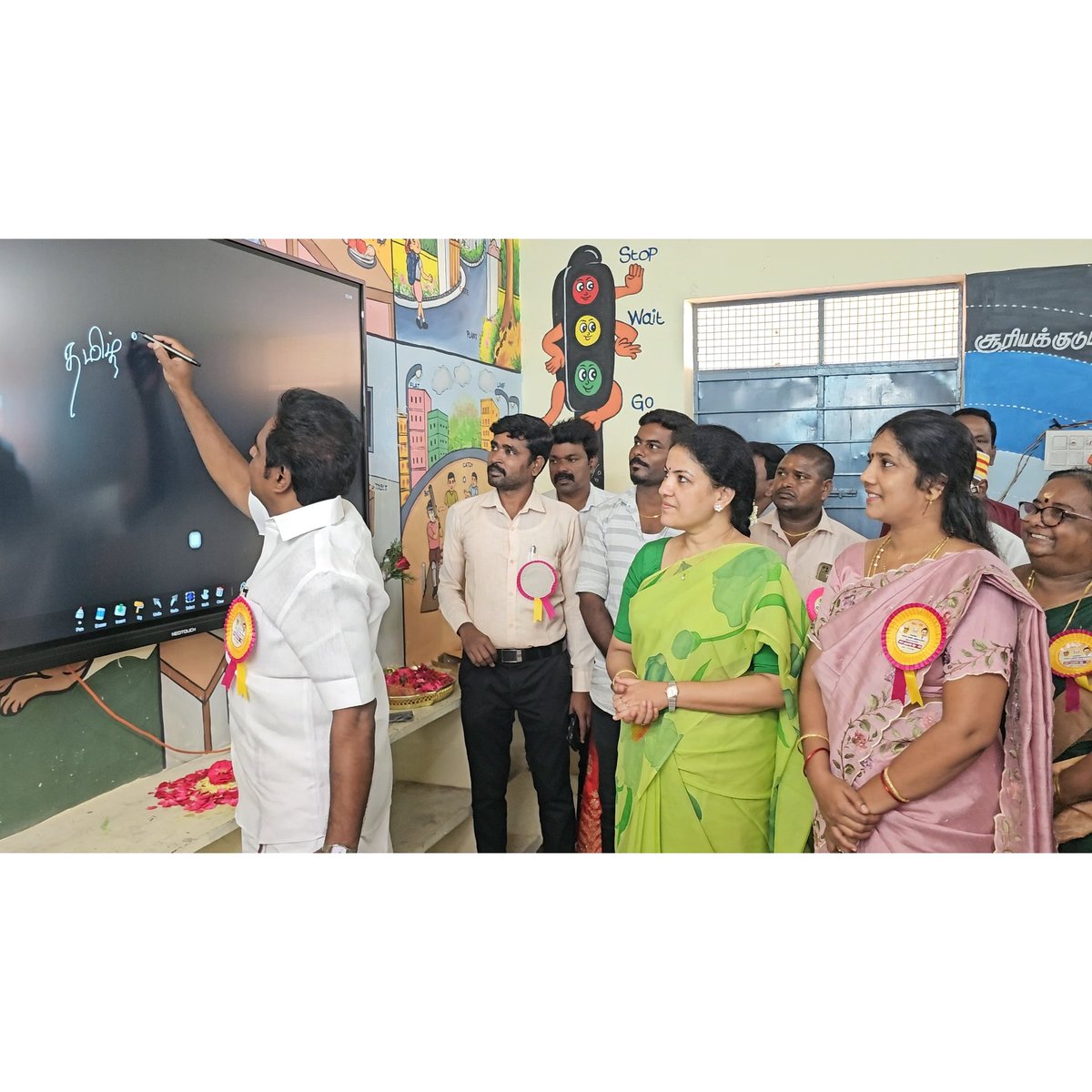 EzhilarasanCvmp's tweet photo. #MLACDS நிதியிலிருந்து, தாமல் ஊராட்சி ஒன்றிய நடுநிலைப் பள்ளியில் அமைக்கப்பட்டுள்ள திறன்மிகு வகுப்பறையை (Smart Class) மாணவச் செல்வங்களின் பயன்பாட்டிற்கு திறந்து வைத்தேன்.
@CMOTamilnadu @DMKITwing @TRBRajaa
2/2 https://t.co/boWiVHxTmc