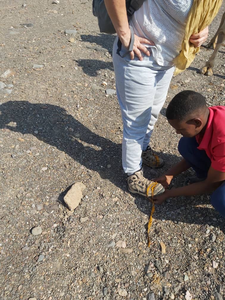 Mes chaussures de randonnées <a href="/Quechua/">decathlon_quechua</a> à l'épreuve de la chaleur de #Djibouti : la colle a fondu et m'a laissée sans semelles à 6h de l'arrivée.